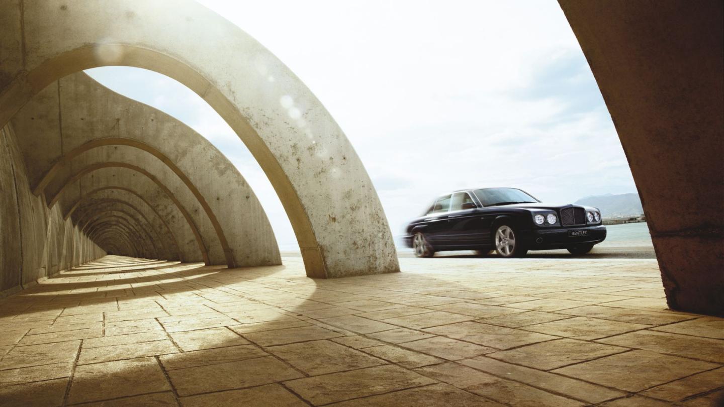 A front three quarter product launch image of the luxurious Bentley Arnage