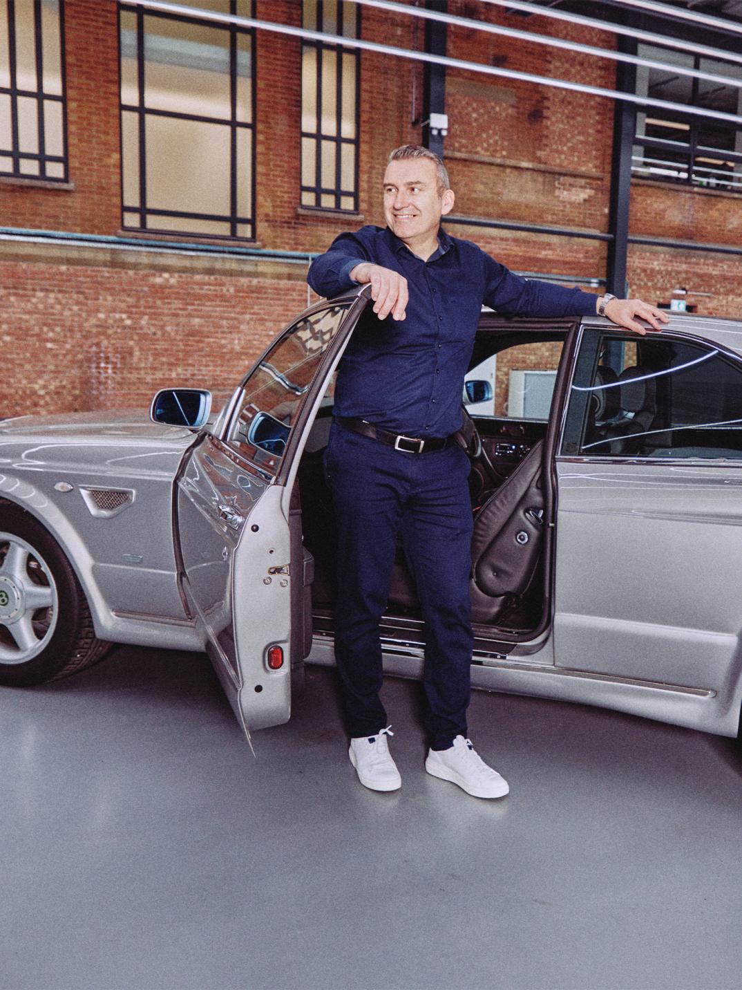 Riccardo Pozzoli entering his modified 'Safari' Bentley Mulsanne Turbo