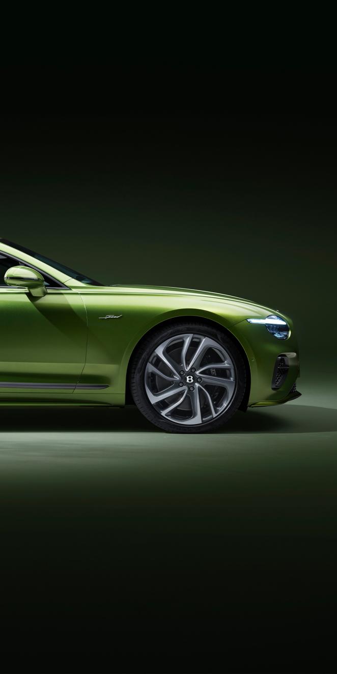 Close up of the front of the new Bentley Continental GT Speed in Tourmaline Green featuring the new 21 inch Speed wheel