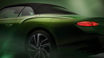 Close up of the rear three quarter of the new Bentley Continental GT Convertible Speed in Tourmaline Green