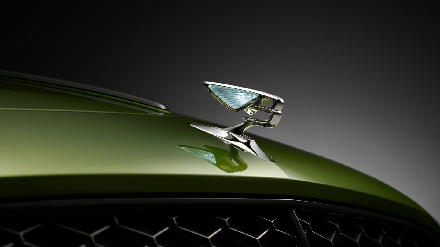 The new Bentley Flying Spur Speed featuring Flying ‘B’ radiator mascot – bright polished stainless.