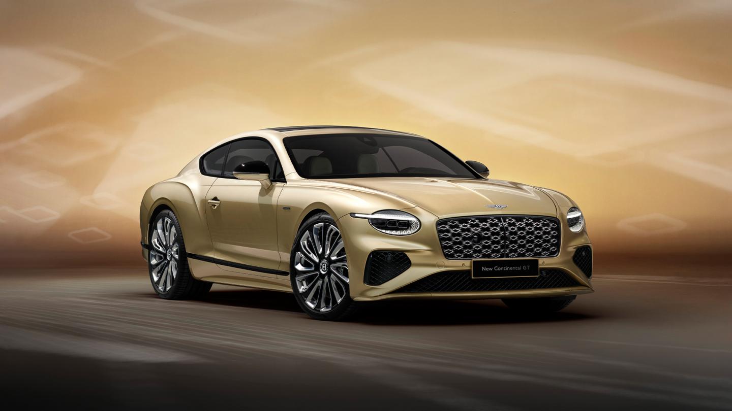 Front profile of the new hybrid Bentley Continental GT Mulliner with a Patina exterior colour and exclusive Mulliner 22" directional wheels