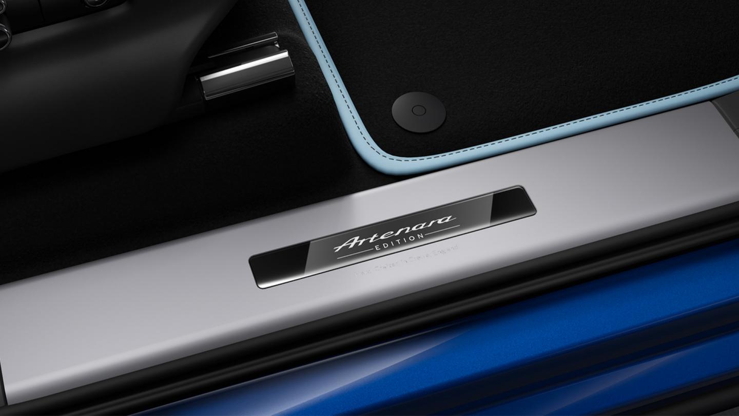 Bentley Bentayga Artenara Edition SUV Piano Linen veneer with Artenara detail and Linen and Beluga Black hides with Light Blue accents treadplate