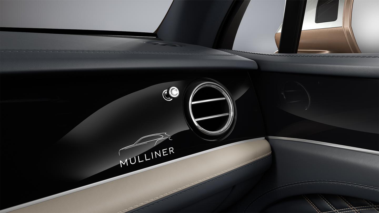 Close up of the piano black veneer in a Bentley Bentayga EWB Mulliner