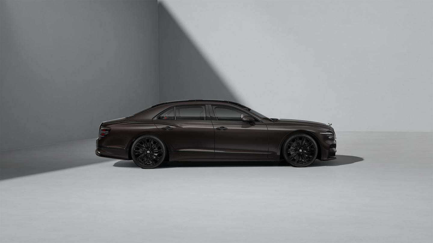 Side profile shot of the Bentley Flying Spur Speed in Black Velvet with Blackline Specification.