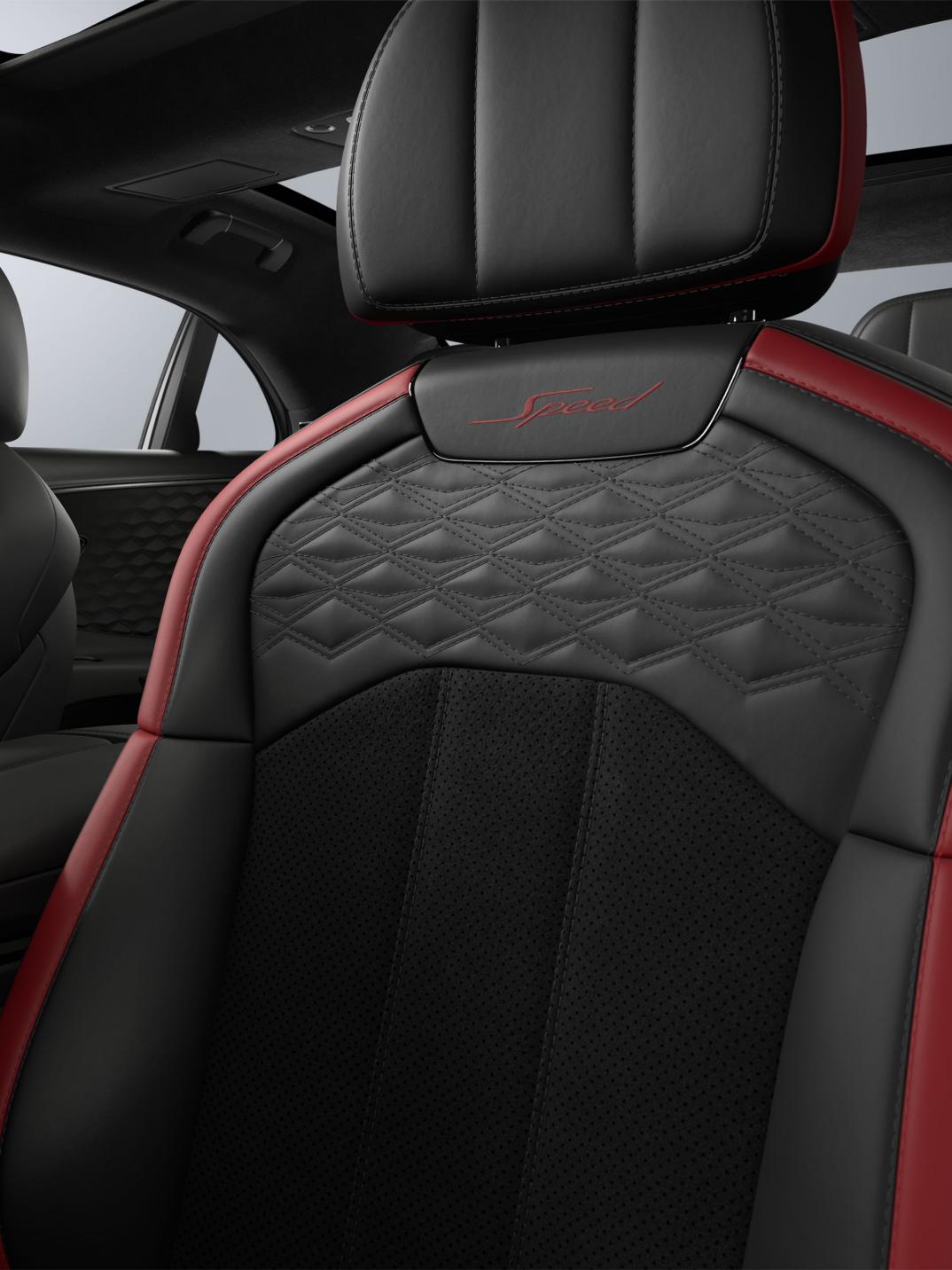 Interior view of the Bentley Flying Spur Speed driver’s seat in Hotspur and Beluga.
